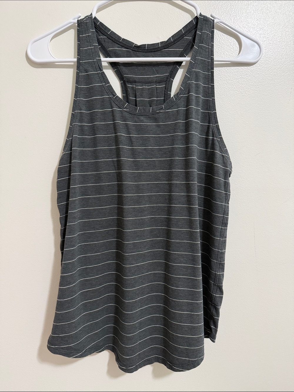 Lululemon Gray White Striped Racerback Tank Top Pleated Back Womens 6